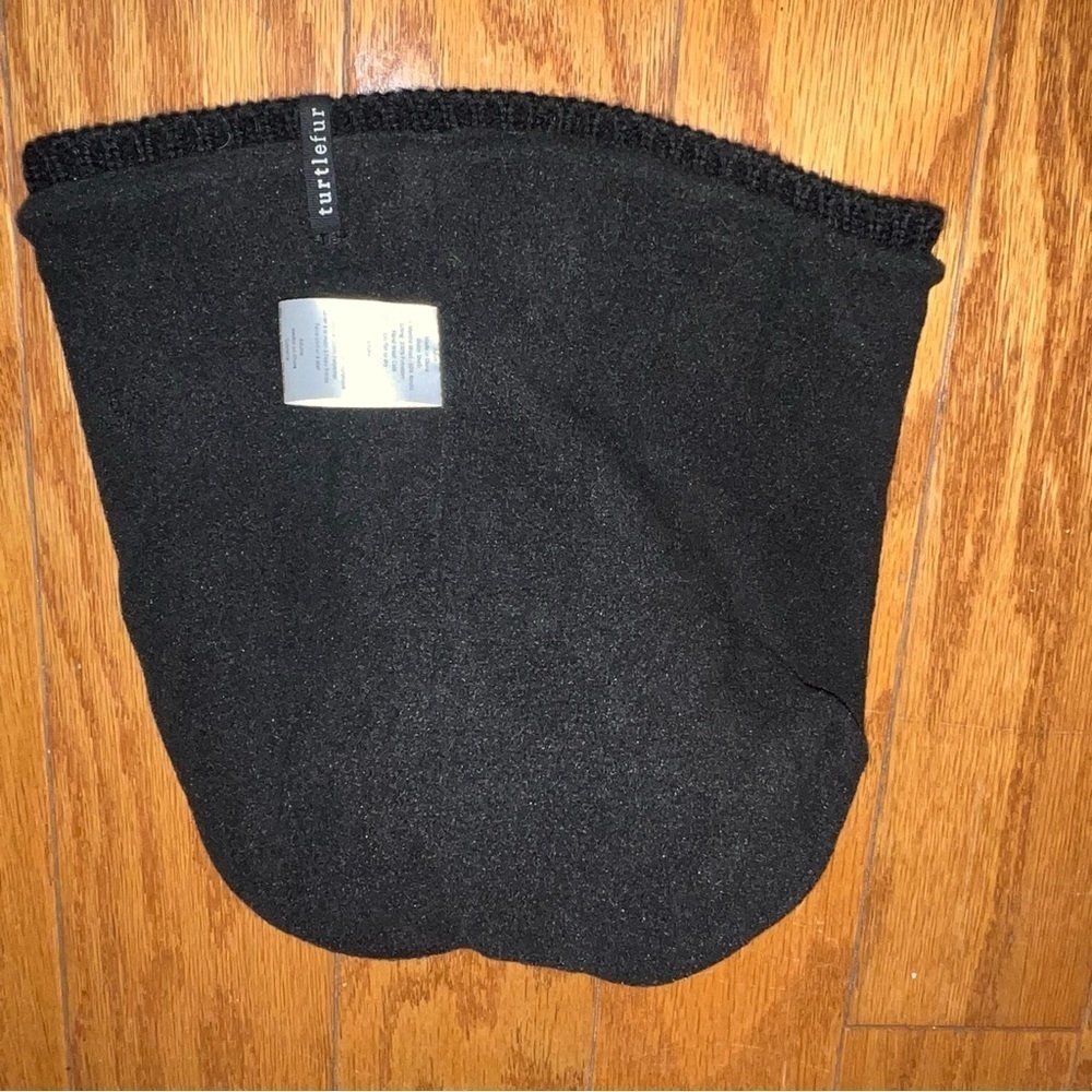 Turtle Fur Black Pom-Pom Fleece Lined Wool Beanie Hat With White Stripe One Size - Picture 4 of 8
